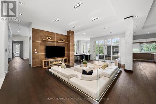 19 Maryvale Crescent, Richmond Hill, ON - Indoor Photo Showing Living Room