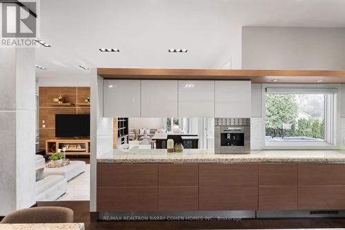 19 Maryvale Crescent, Richmond Hill, ON - Indoor Photo Showing Kitchen