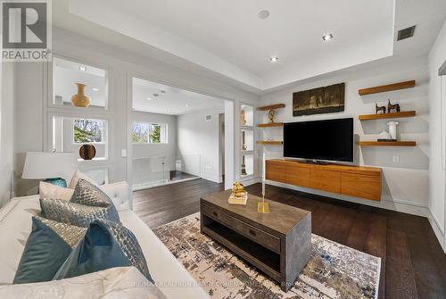 19 Maryvale Crescent, Richmond Hill, ON - Indoor Photo Showing Living Room
