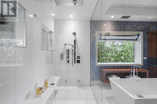 19 Maryvale Crescent, Richmond Hill, ON - Indoor Photo Showing Bathroom