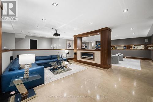 19 Maryvale Crescent, Richmond Hill, ON - Indoor Photo Showing Living Room