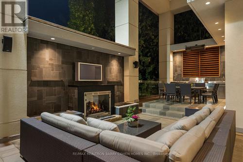 19 Maryvale Crescent, Richmond Hill, ON - Indoor Photo Showing Living Room With Fireplace