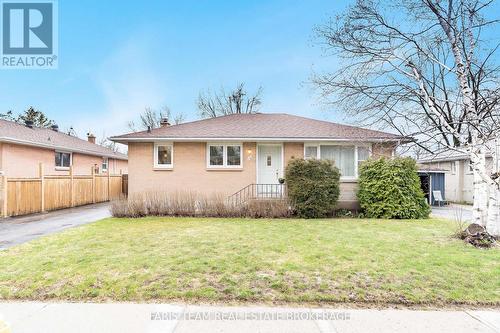 12 MARION CRESCENT  Barrie, ON L4M 2L3