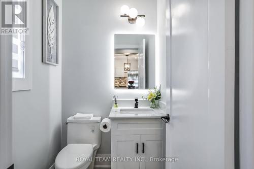 97 Centre Street E, Richmond Hill, ON - Indoor Photo Showing Bathroom