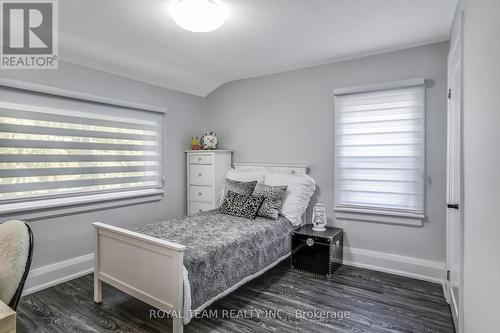 97 Centre Street E, Richmond Hill, ON - Indoor Photo Showing Bedroom