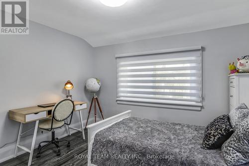 97 Centre Street E, Richmond Hill, ON - Indoor Photo Showing Bedroom
