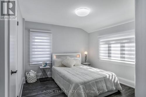97 Centre Street E, Richmond Hill, ON - Indoor Photo Showing Bedroom