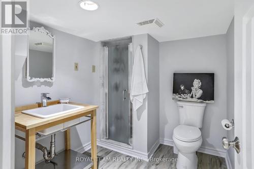 97 Centre Street E, Richmond Hill, ON - Indoor Photo Showing Bathroom