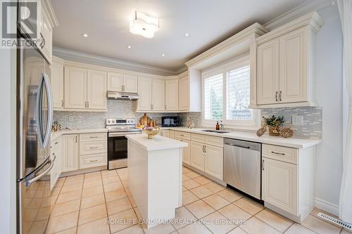 5041 Dryden Avenue, Burlington, ON - Indoor Photo Showing Kitchen