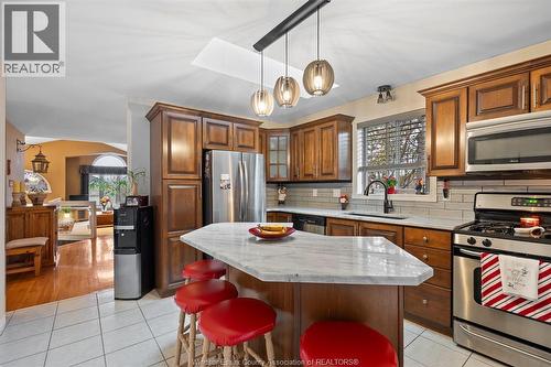 12123 Cranbrook, Tecumseh, ON - Indoor Photo Showing Kitchen