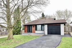 91 FORESTGATE DRIVE  Hamilton, ON L9C 6A4