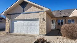 1 81 Kelly Street  Portage La Prairie, MB R1N 3W7