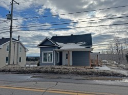 429 Rue Principale  Pohénégamook, QC G0L 1J0