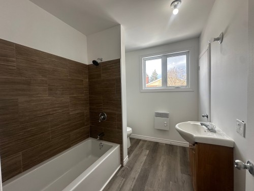 Bathroom - 429 Rue Principale, Pohénégamook, QC - Indoor Photo Showing Bathroom