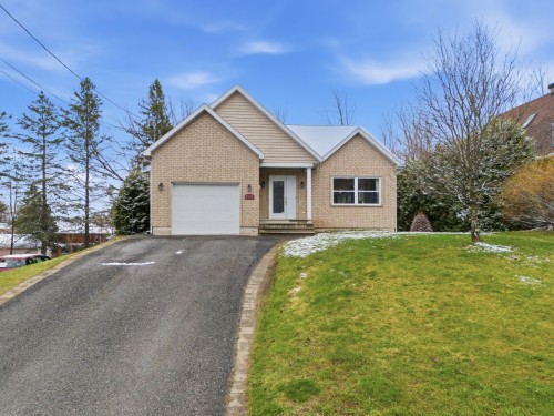 202 Rue Gosselin  Magog, QC J1X 5R8