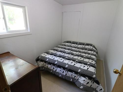 Cl4111 Winnipeg River, Kenora, ON - Indoor Photo Showing Bedroom