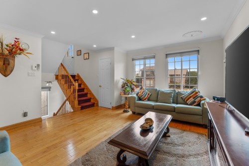 Salon - 225 Rue De Montreux, Laval (Vimont), QC - Indoor Photo Showing Living Room