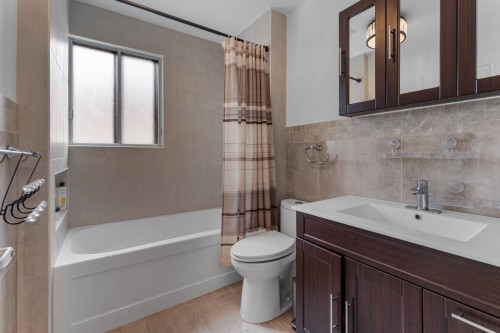 Salle de bains - 225 Rue De Montreux, Laval (Vimont), QC - Indoor Photo Showing Bathroom