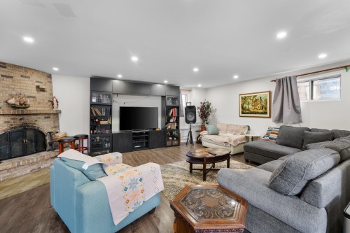 Salle familiale - 225 Rue De Montreux, Laval (Vimont), QC - Indoor Photo Showing Living Room With Fireplace