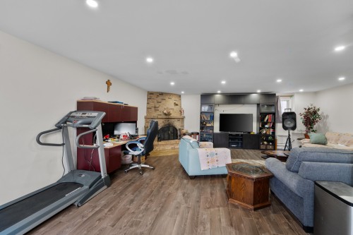 Salle familiale - 225 Rue De Montreux, Laval (Vimont), QC - Indoor