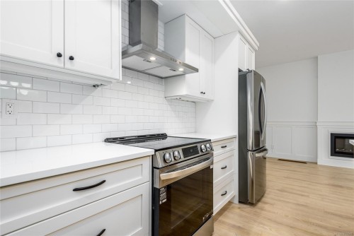 A-1044 Lazo Rd, Comox, BC - Indoor Photo Showing Kitchen With Stainless Steel Kitchen With Upgraded Kitchen