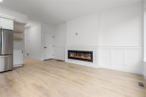 A-1044 Lazo Rd, Comox, BC - Indoor With Fireplace