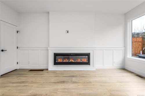 A-1044 Lazo Rd, Comox, BC - Indoor With Fireplace