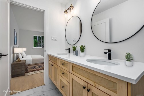 A-1044 Lazo Rd, Comox, BC - Indoor Photo Showing Bathroom