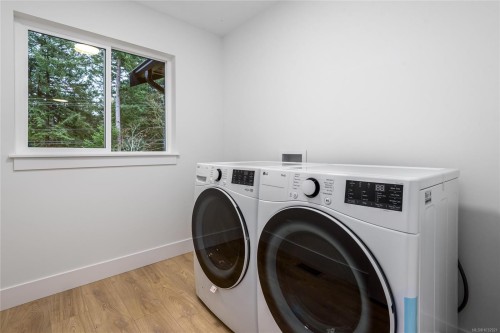 B-1044 Lazo Rd, Comox, BC - Indoor Photo Showing Laundry Room