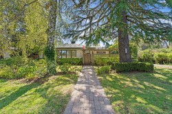 2425 Camelot Rd Saanich, BC V8N 1J3