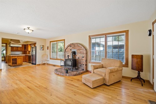 2425 Camelot Rd, Saanich, BC 