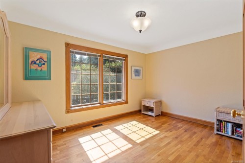 2425 Camelot Rd, Saanich, BC 