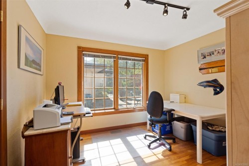 2425 Camelot Rd, Saanich, BC 