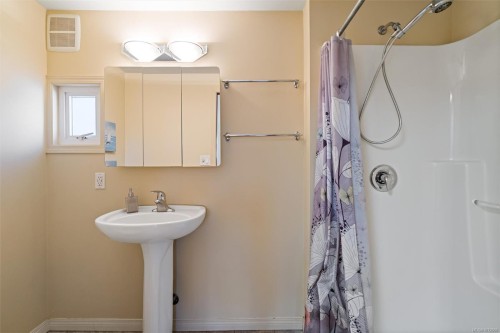 2425 Camelot Rd, Saanich, BC 