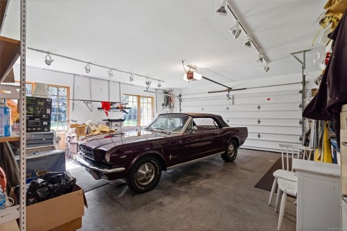 2425 Camelot Rd, Saanich, BC 