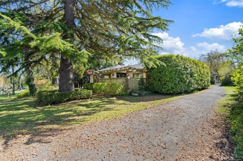 2425 Camelot Rd, Saanich, BC 
