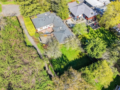 2425 Camelot Rd, Saanich, BC 