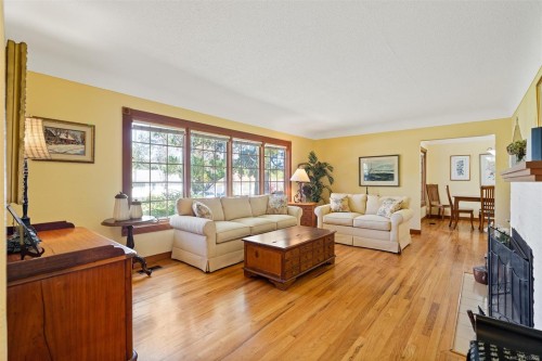 2425 Camelot Rd, Saanich, BC 