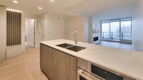 808-2000 Hannington Rd, Langford, BC - Indoor Photo Showing Kitchen With Double Sink