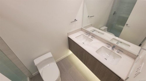 808-2000 Hannington Rd, Langford, BC - Indoor Photo Showing Bathroom