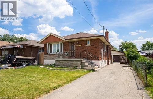 8 SHYNAL Avenue  Hamilton, ON L8H 6K1