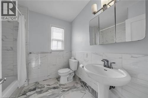 8 Shynal Avenue, Hamilton, ON - Indoor Photo Showing Bathroom