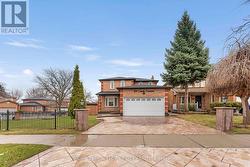 124 CANDY CRESCENT  Brampton, ON L6X 3T5