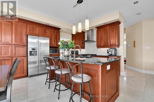 131 Issam Private, Ottawa, ON - Indoor Photo Showing Kitchen With Stainless Steel Kitchen With Upgraded Kitchen