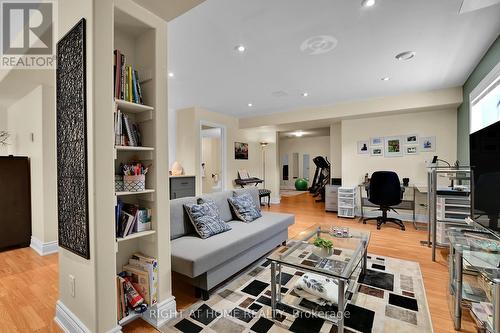 131 Issam Private, Ottawa, ON - Indoor Photo Showing Living Room