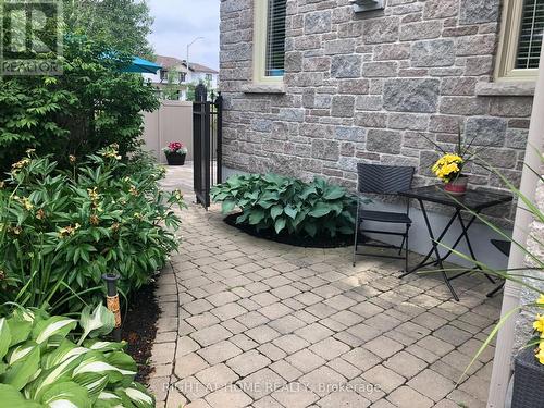 131 Issam Private, Ottawa, ON - Outdoor