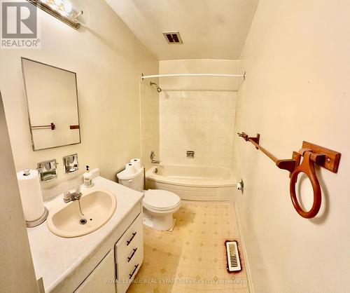 31 Daphne Crescent, Barrie, ON - Indoor Photo Showing Bathroom