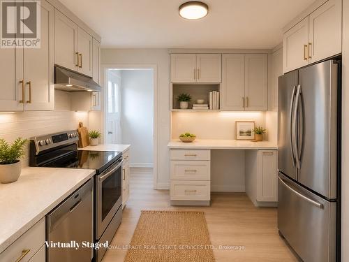 31 Daphne Crescent, Barrie, ON - Indoor Photo Showing Kitchen