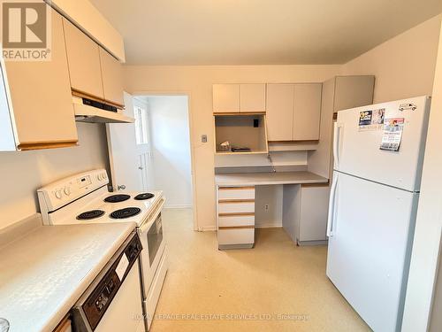 31 Daphne Crescent, Barrie, ON - Indoor Photo Showing Kitchen