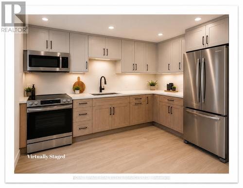 31 Daphne Crescent, Barrie, ON - Indoor Photo Showing Kitchen With Upgraded Kitchen